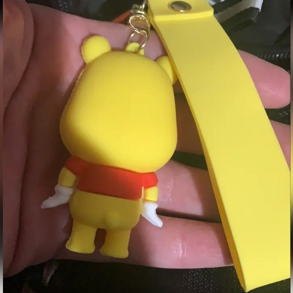 Winnie-the-Pooh Keychain - Picture 3 of 5
